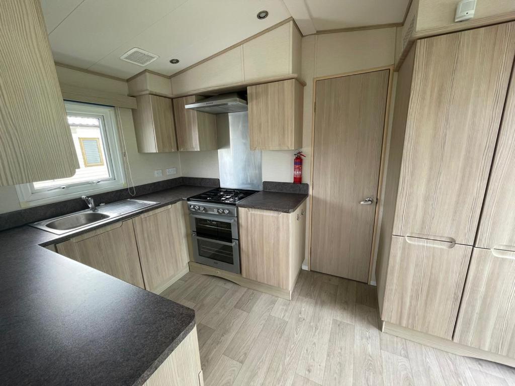 Pg177 Golden Palm Resort 8 Berth Caravan With Decking Chapel St. Leonards Extérieur photo